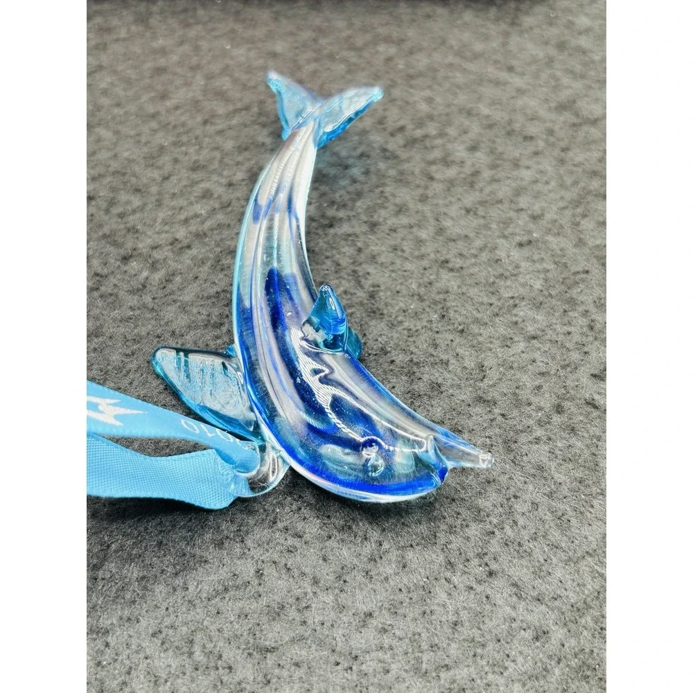 SeaWorld 2010 Blown Blue Swirl Glass Orca  Dolphin Ornament in box New